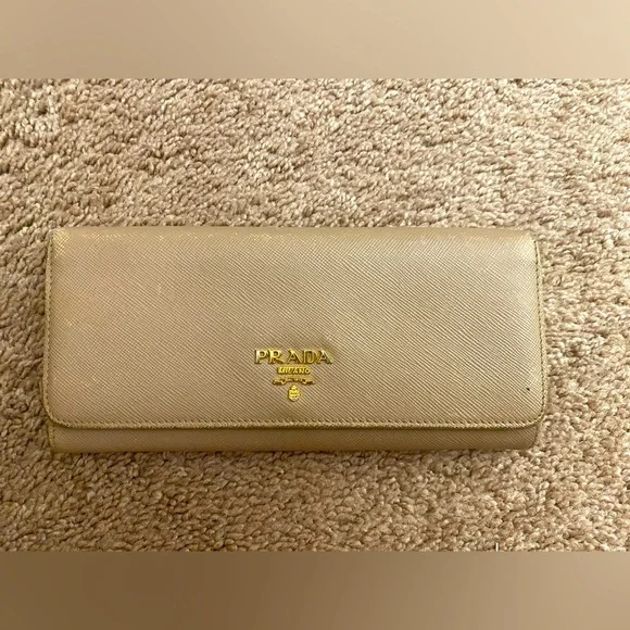 🌼PRADA SAFFIANO LEATHER TAN WALLET 🌼 - Picture 1 of 8